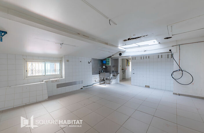 Idéal investisseur ou artisan !!! Immeuble de 160m² avec un magasin, deux appartements (de 75m² et 65m²) à rénover et cave en sous-sol — photo 4