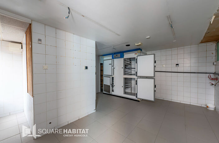 Idéal investisseur ou artisan !!! Immeuble de 160m² avec un magasin, deux appartements (de 75m² et 65m²) à rénover et cave en sous-sol — photo 5