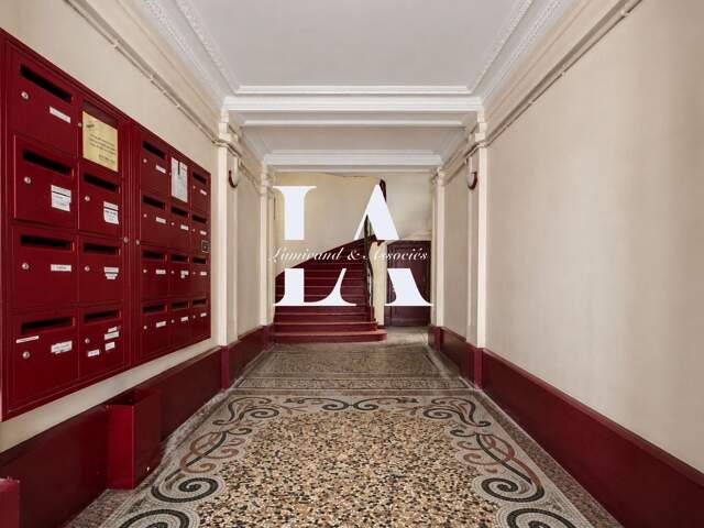 Bureaux 5 p à PARIS 9ème — photo du bien