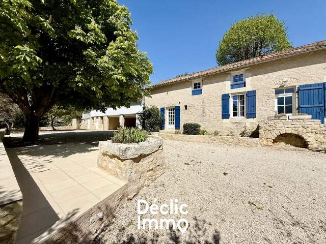 Longère familiale avec grand jardin et dépendances à Nieuil-l'Espoir — photo du bien