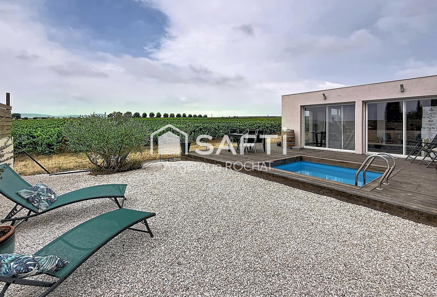 Villa moderne de plain-pied de 109 m² située à Adissan avec une piscine — photo 1