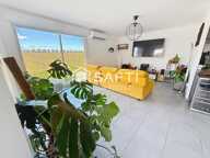 Villa moderne de plain-pied de 109 m² située à Adissan avec une piscine — photo 4