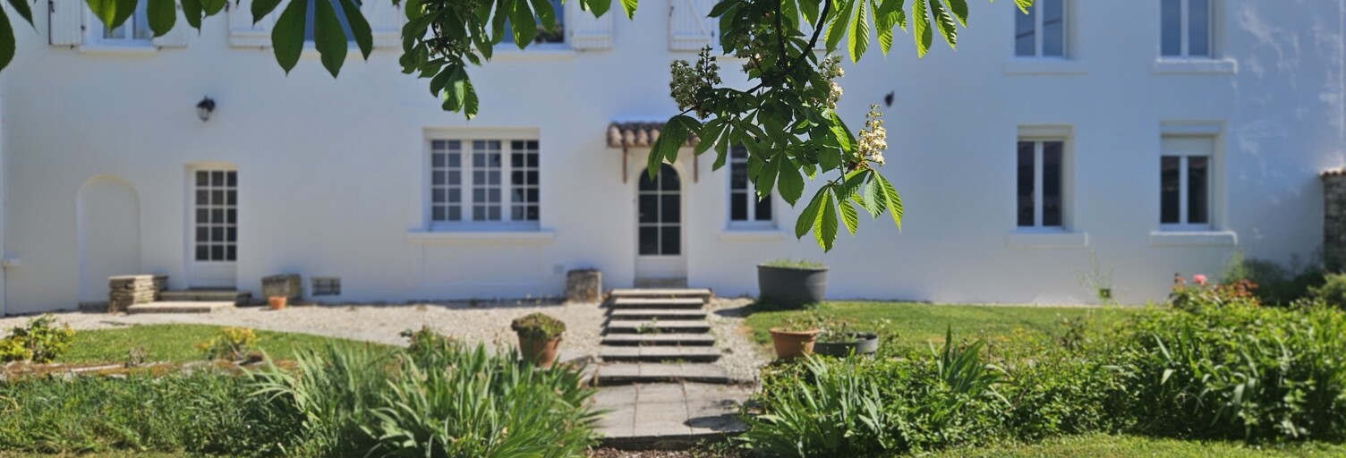 Maison 8 Pièces 230 m² à vendre à Julienne (16200)