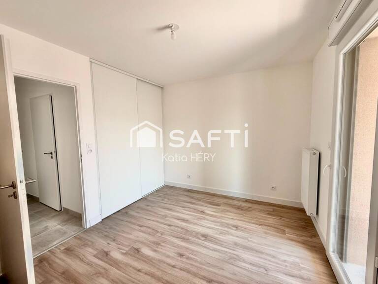 APPARTEMENT AVEC BALCON, CAVE, 2 PARKINGS — photo 1