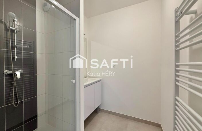 APPARTEMENT AVEC BALCON, CAVE, 2 PARKINGS — photo 5