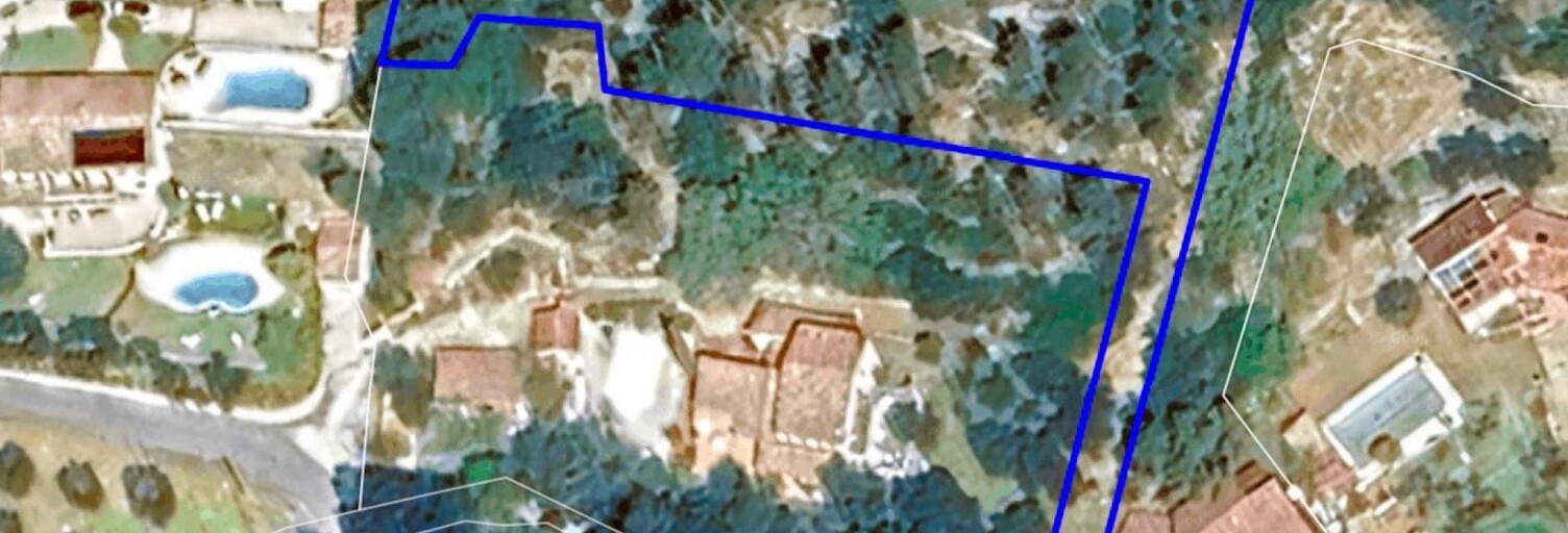 Terrain  2500 m² à vendre à Belgentier (83210)