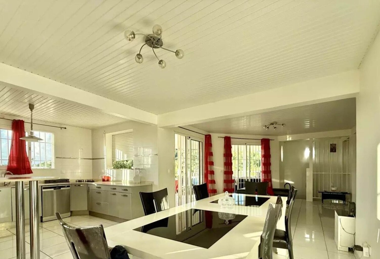 Une villa, deux opportunités : vivez confortablement et générez des revenus ! — photo 1