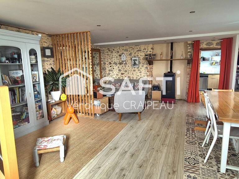 Charme, authenticité pour cette jolie maison familiale de 107m² hab avec 3 chambres, extérieur et piscine en village. — photo 1