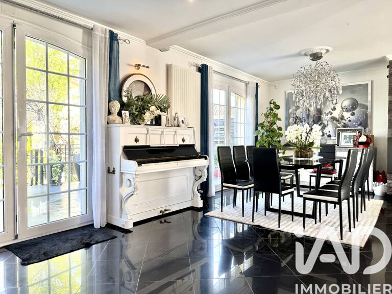 Vente Maison/villa 8 pièces — photo 1