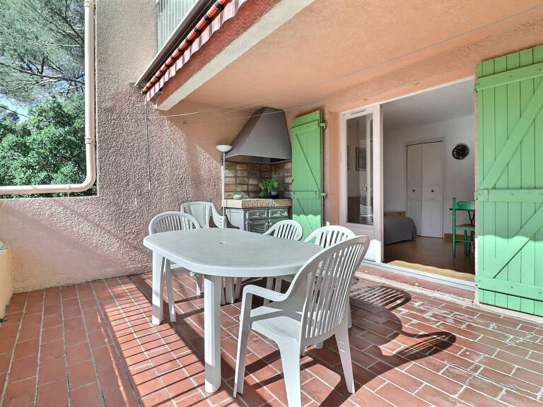 VENTE EN EXCLUSIVITE - SAINT-AYGULF - Appartement 2 pièces avec terrasse de 16m2 et garage — photo 1
