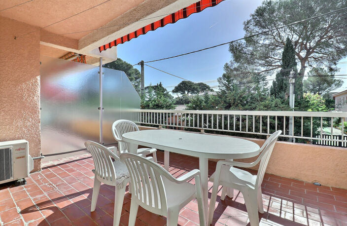 VENTE EN EXCLUSIVITE - SAINT-AYGULF - Appartement 2 pièces avec terrasse de 16m2 et garage — photo 2