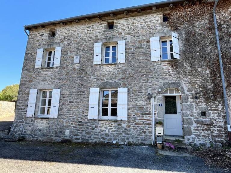 Maison en pierre de 4 pièces principales — photo 1