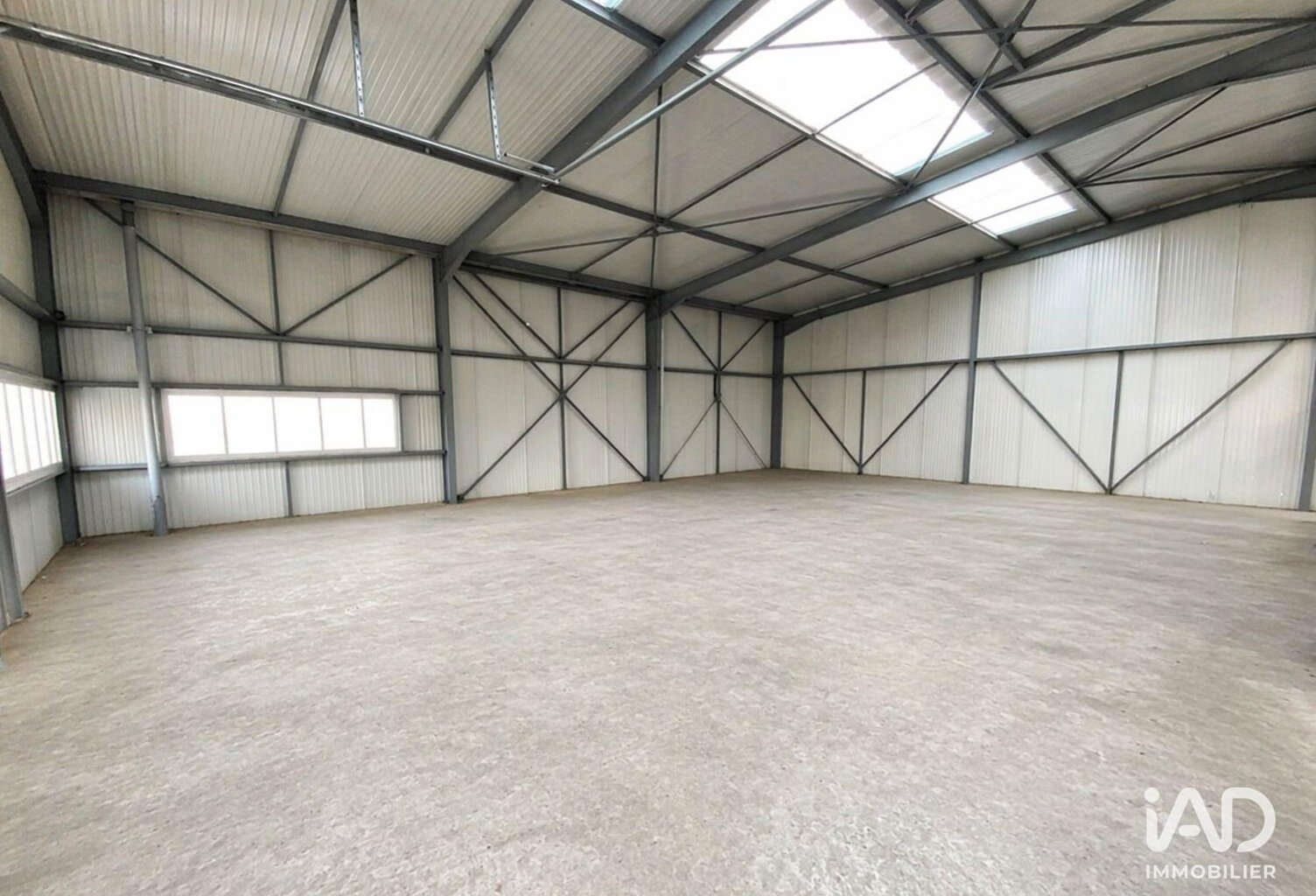 Location Local d'activités 146 m&sup2; — photo 1