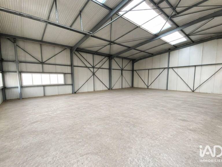 Location Local d'activités 146 m&sup2; — photo 1