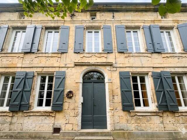Maison en pierre de 5 pièces principales — photo du bien