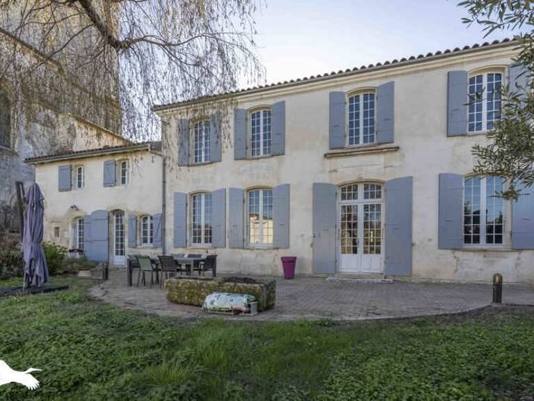 Maison en pierre de 7 pièces principales — photo 1