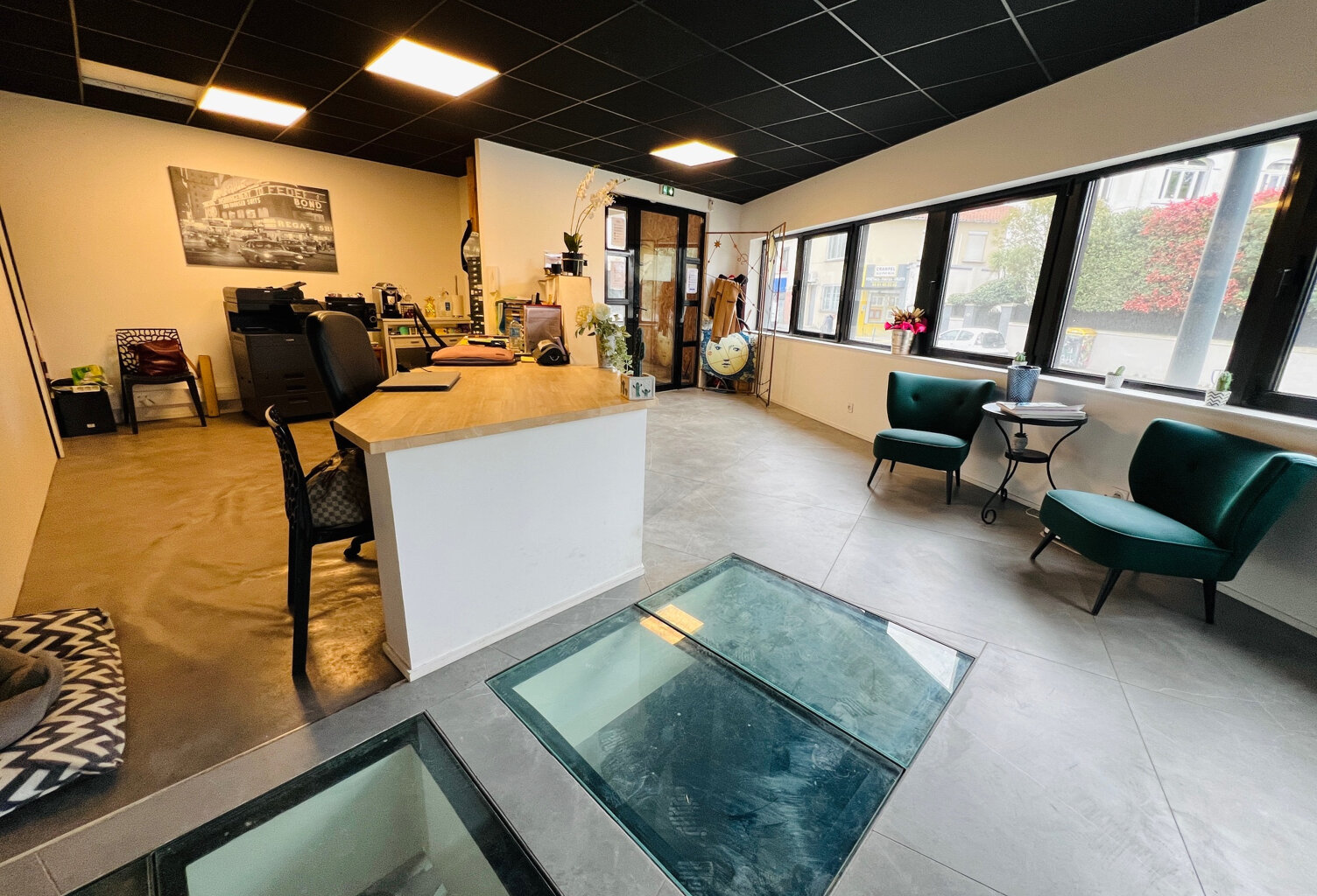 Local professionnel de 104 m2 Pont des Demoiselles / Busca — photo 1
