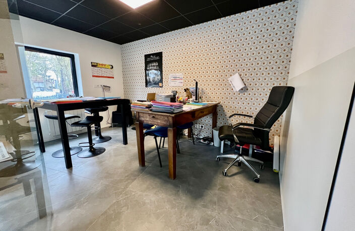 Local professionnel de 104 m2 Pont des Demoiselles / Busca — photo 3