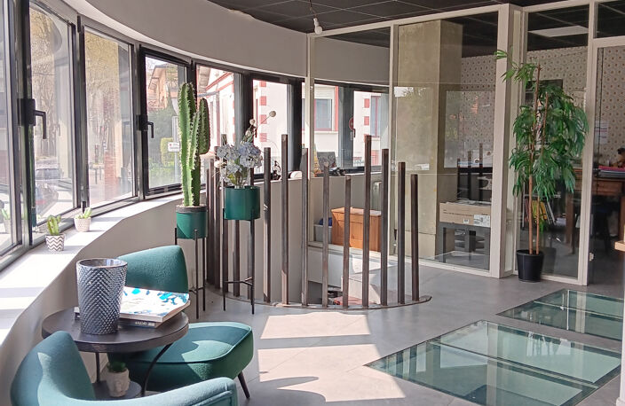 Local professionnel de 104 m2 Pont des Demoiselles / Busca — photo 4