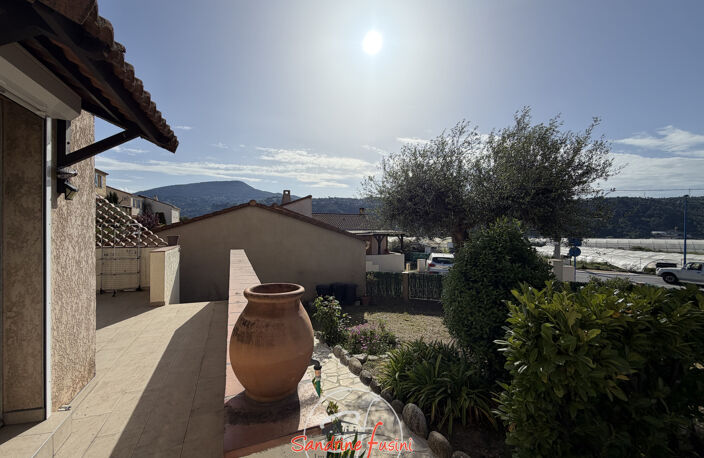 Maison 4 pièces avec jardin — photo 2