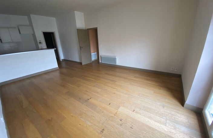 Nîmes Écusson / Maison Carrée — Appartement T3 de caractère — photo 3