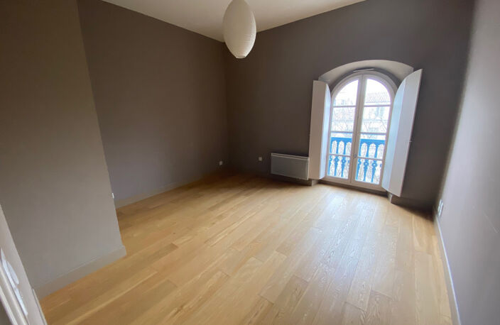 Nîmes Écusson / Maison Carrée — Appartement T3 de caractère — photo 4