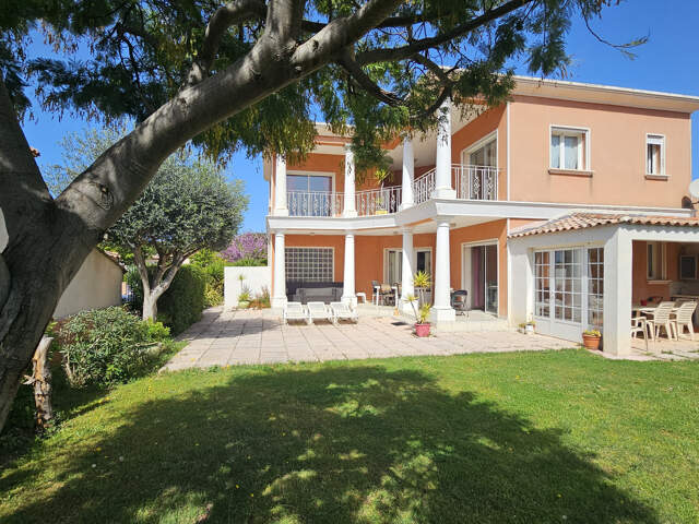 Villa de 160 m2 sur 515 m2 de terrain proche centre et plages — photo du bien