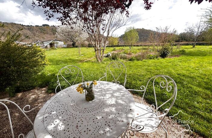 Charmante maison renovée avec beau jardin à St. Etienne-de-M — photo 3