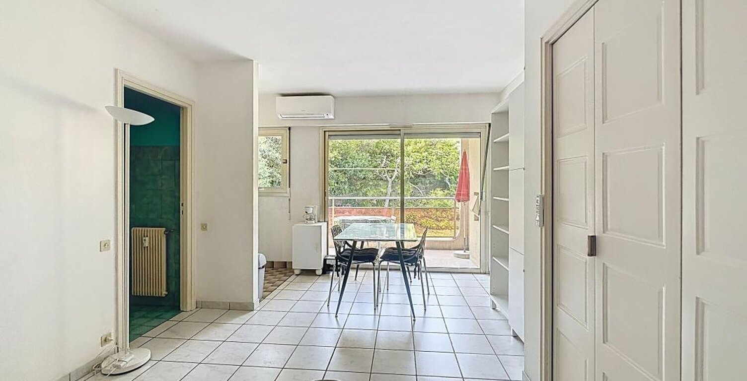 STUDIO MEUBLE - 56 Avenue Jean de Lattre de Tassigny, Résidence La Marjolaine - 06 400 CANNES — photo 1