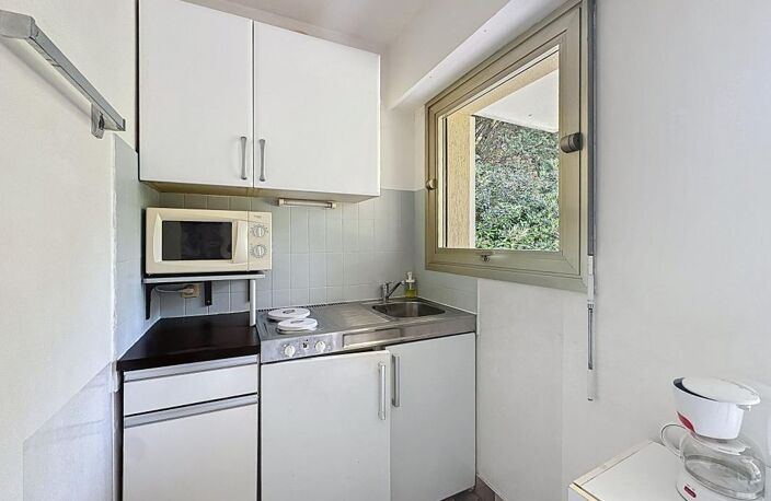 STUDIO MEUBLE - 56 Avenue Jean de Lattre de Tassigny, Résidence La Marjolaine - 06 400 CANNES — photo 5