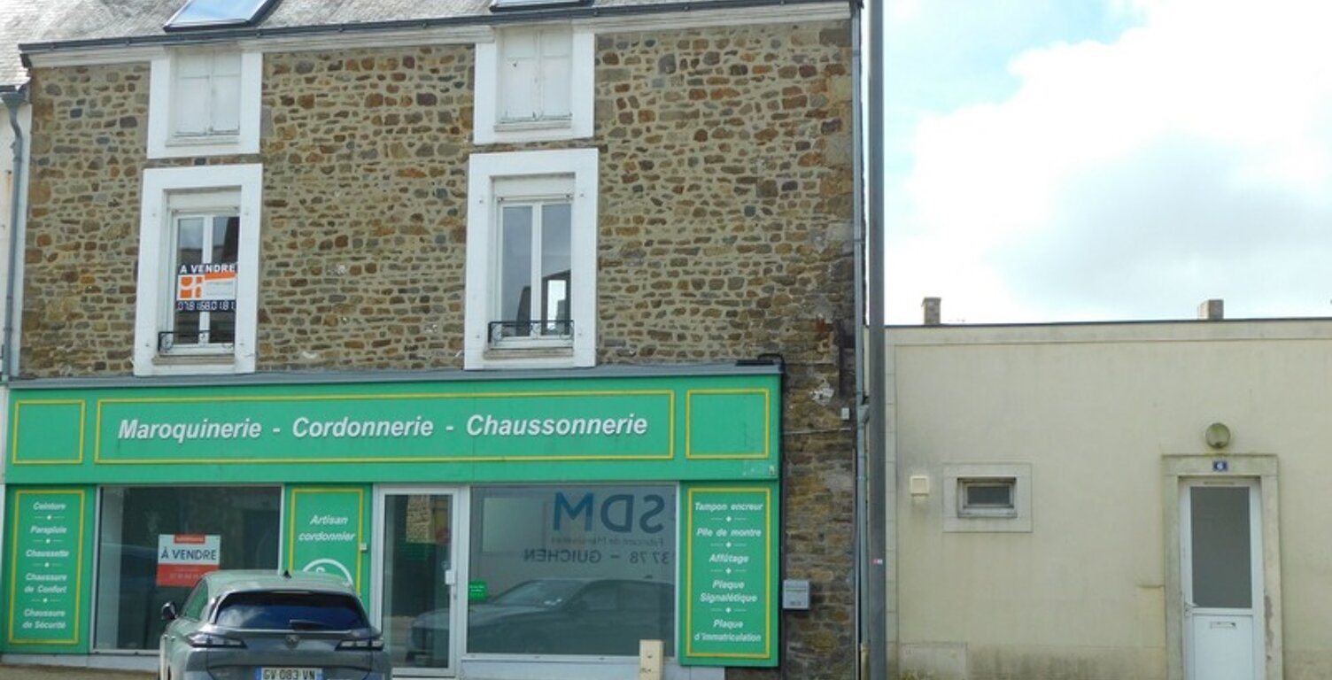 Immeuble à vendre ERNEE (53) — photo 1