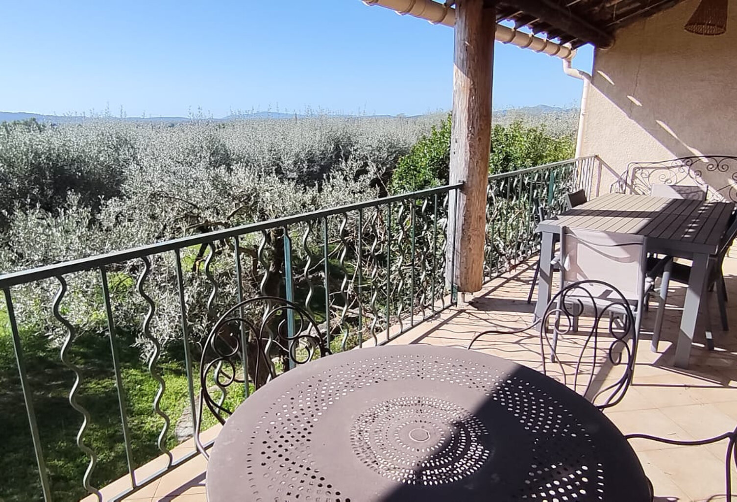 Maison familiale avec vue et terrain d'oliviers 2200 m2   6 — photo 1