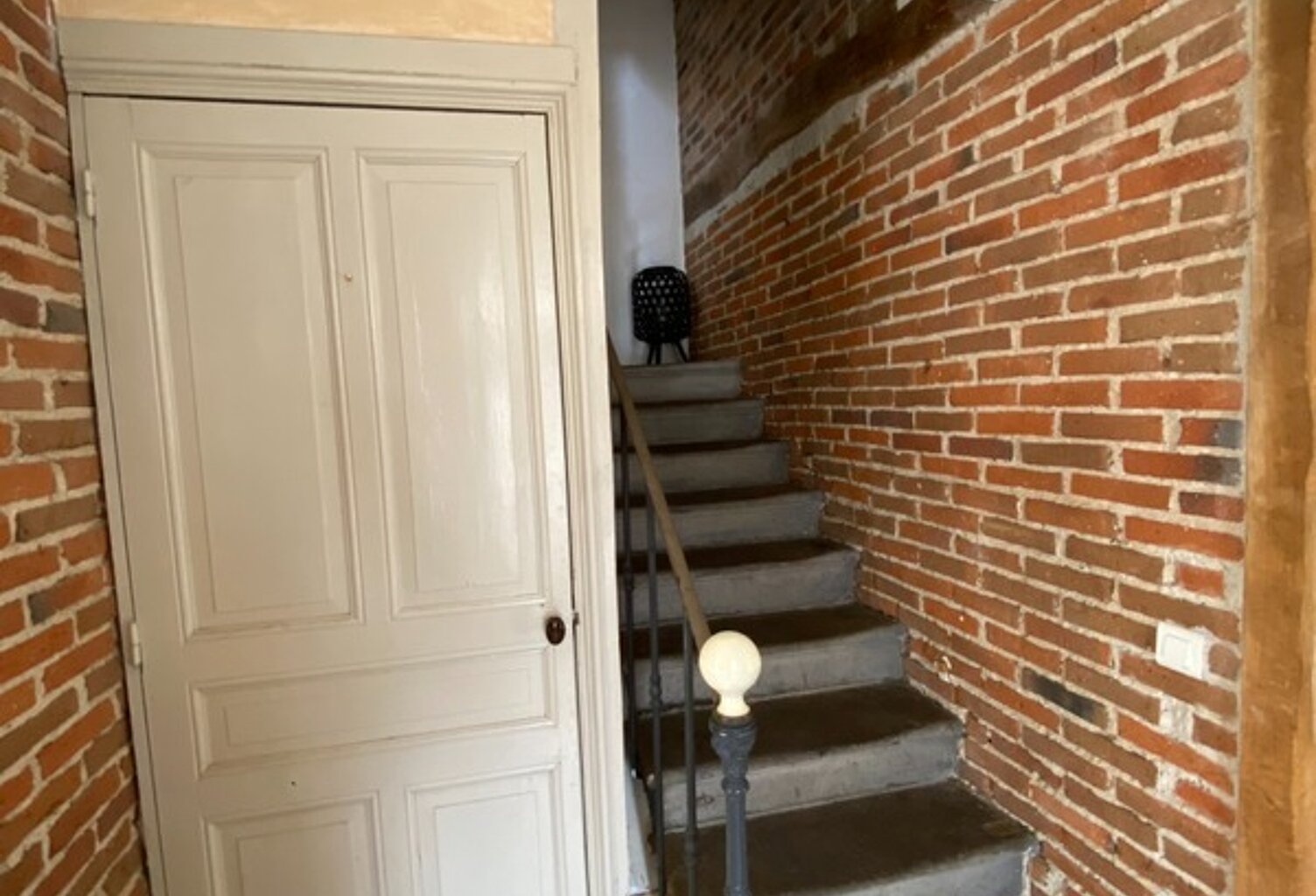 Maison 174 m² au sol, 7 pièces + dépendance de 120 m² aménageable en habitation — photo 1