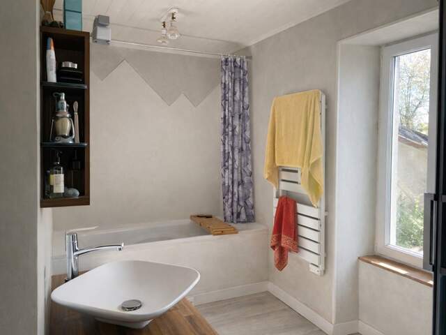 Maison 174 m² au sol, 7 pièces + dépendance de 120 m² aménageable en habitation — photo du bien