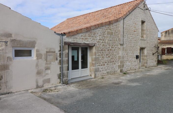 Local/bureau à louer ROCHEFORT (17) — photo 2