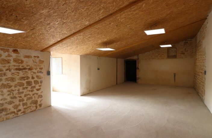 Local/bureau à louer ROCHEFORT (17) — photo 3