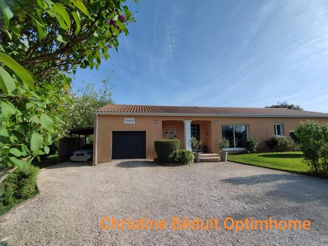 OFFRE ACCEPTEE !!!Charente, proche La Rochefoucauld, maison de plain-pied 139 m², garage, carport, terrain 2957m² — photo du bien