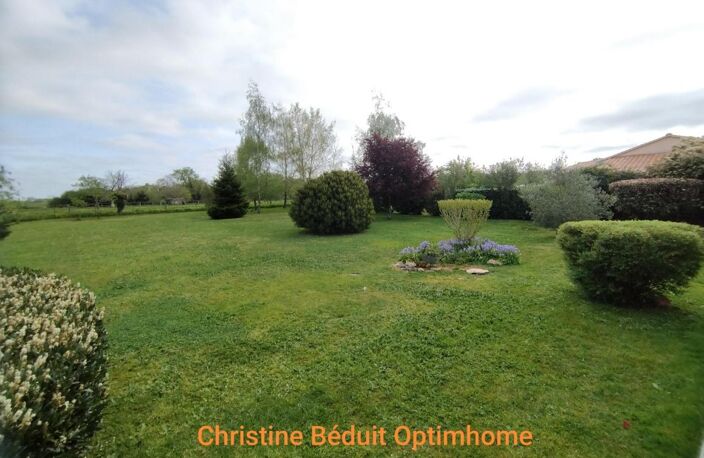 OFFRE ACCEPTEE !!!Charente, proche La Rochefoucauld, maison de plain-pied 139 m², garage, carport, terrain 2957m² — photo 3