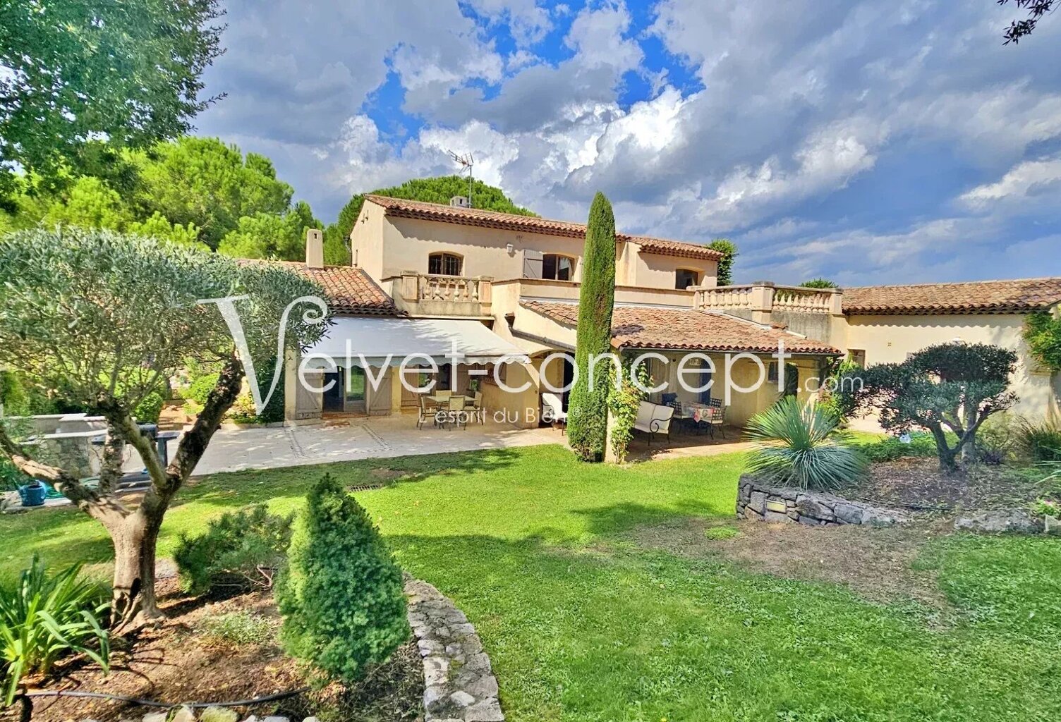 A BIOT - grande villa de charme dans un jardin et un cadre idyll — photo 1