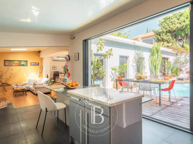 VENTE - CASSIS - CENTRE - MAISON - 3 CHAMBRES - PISCINE - STATIO — photo du bien