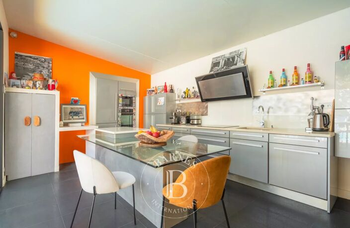 VENTE - CASSIS - CENTRE - MAISON - 3 CHAMBRES - PISCINE - STATIO — photo 2