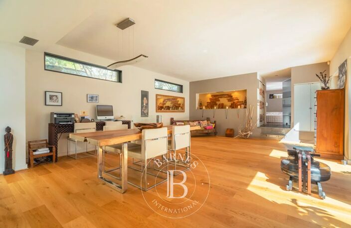 VENTE - CASSIS - CENTRE - MAISON - 3 CHAMBRES - PISCINE - STATIO — photo 4