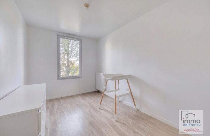 T3 VENDU LOUE  avec terrasse & parking — photo 5