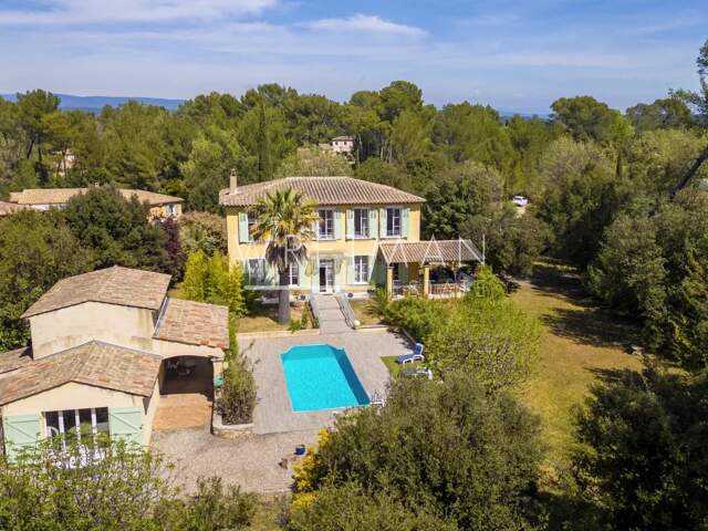 Bastide de charme aux prestations authentiques avec maison d’ami — photo du bien