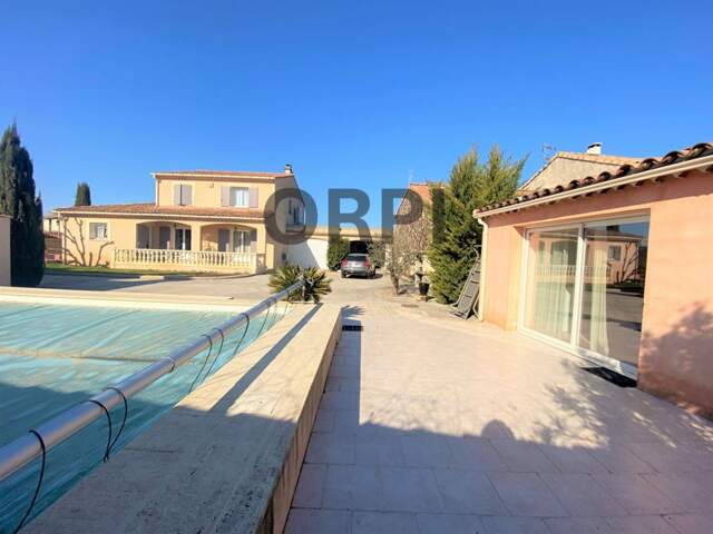 En exclusivité à vendre, villa avec dépendance habitables, piscine et garage de 60 m² ! — photo du bien