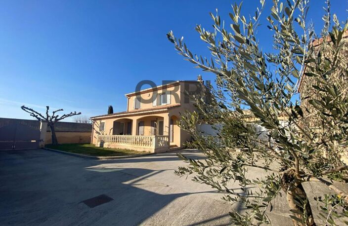 En exclusivité à vendre, villa avec dépendance habitables, piscine et garage de 60 m² ! — photo 2