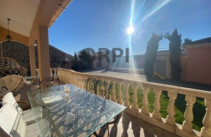 En exclusivité à vendre, villa avec dépendance habitables, piscine et garage de 60 m² ! — photo 3