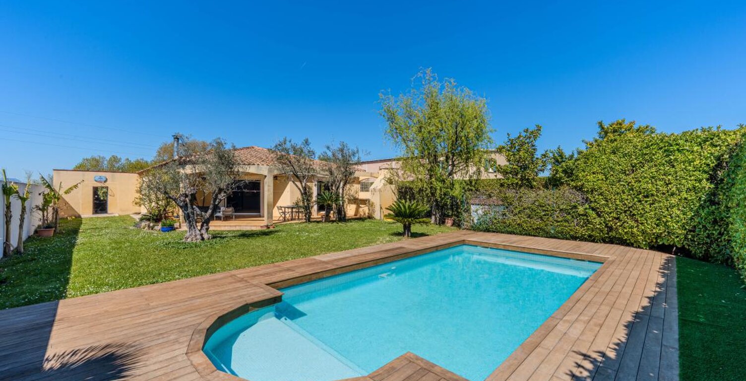 Villa T7 plain pied avec piscine — photo 1