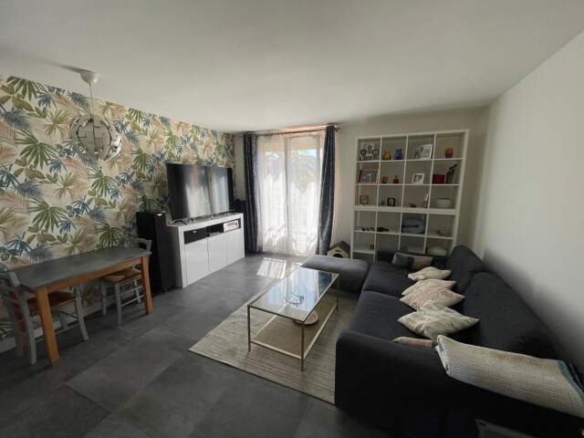 A VENDRE SAINT CYR SUR MER 83270 APPARTEMENT 4 PIECES 3 CHAMBRES DERNEIR ETAGE — photo du bien