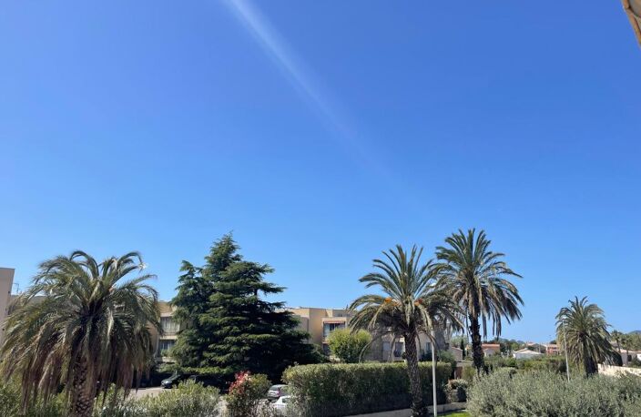 A VENDRE SAINT CYR SUR MER 83270 APPARTEMENT 4 PIECES 3 CHAMBRES DERNEIR ETAGE — photo 4